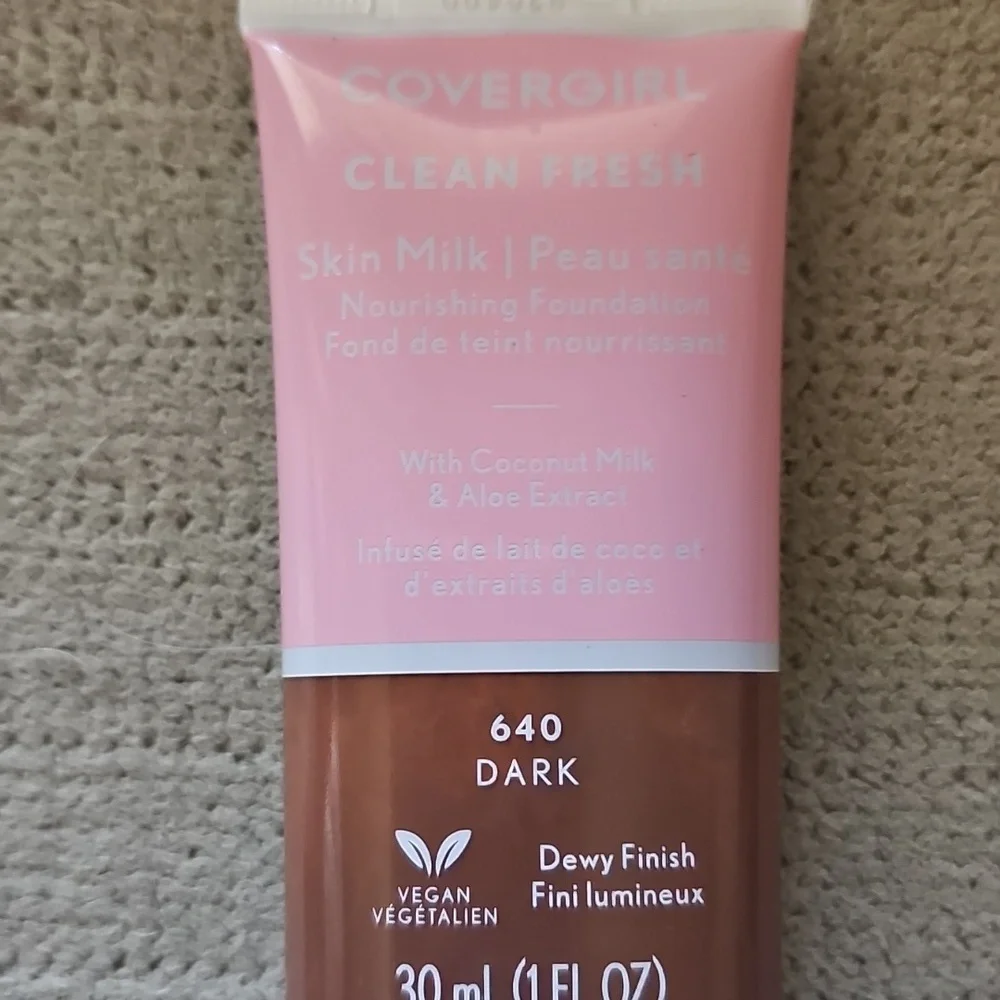 Covergirl Clean Fresh Skin Milk Foundation - 640 Dark #9